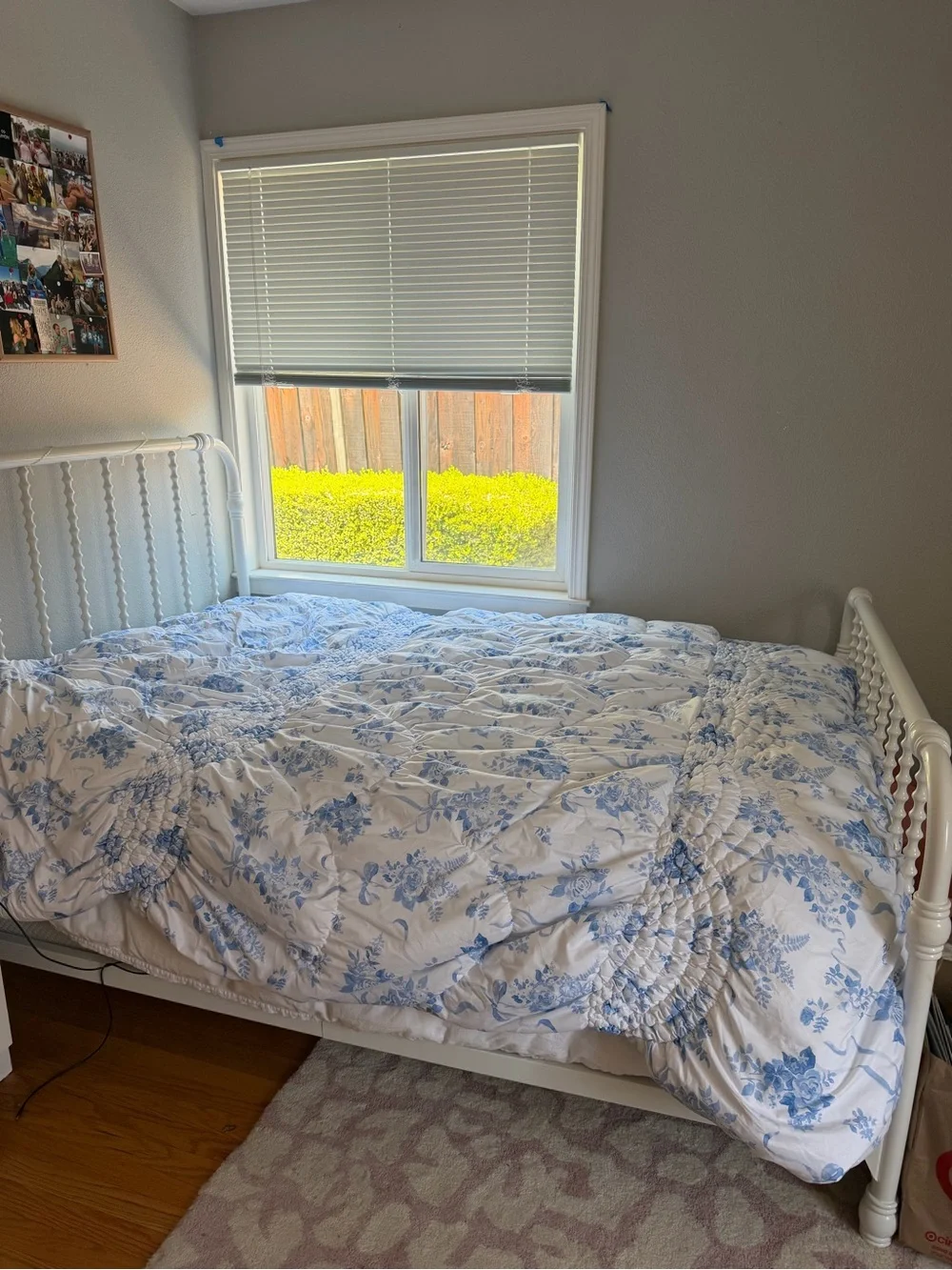 Rachel Zoe Reversible Blue Floral Comforter full/queen